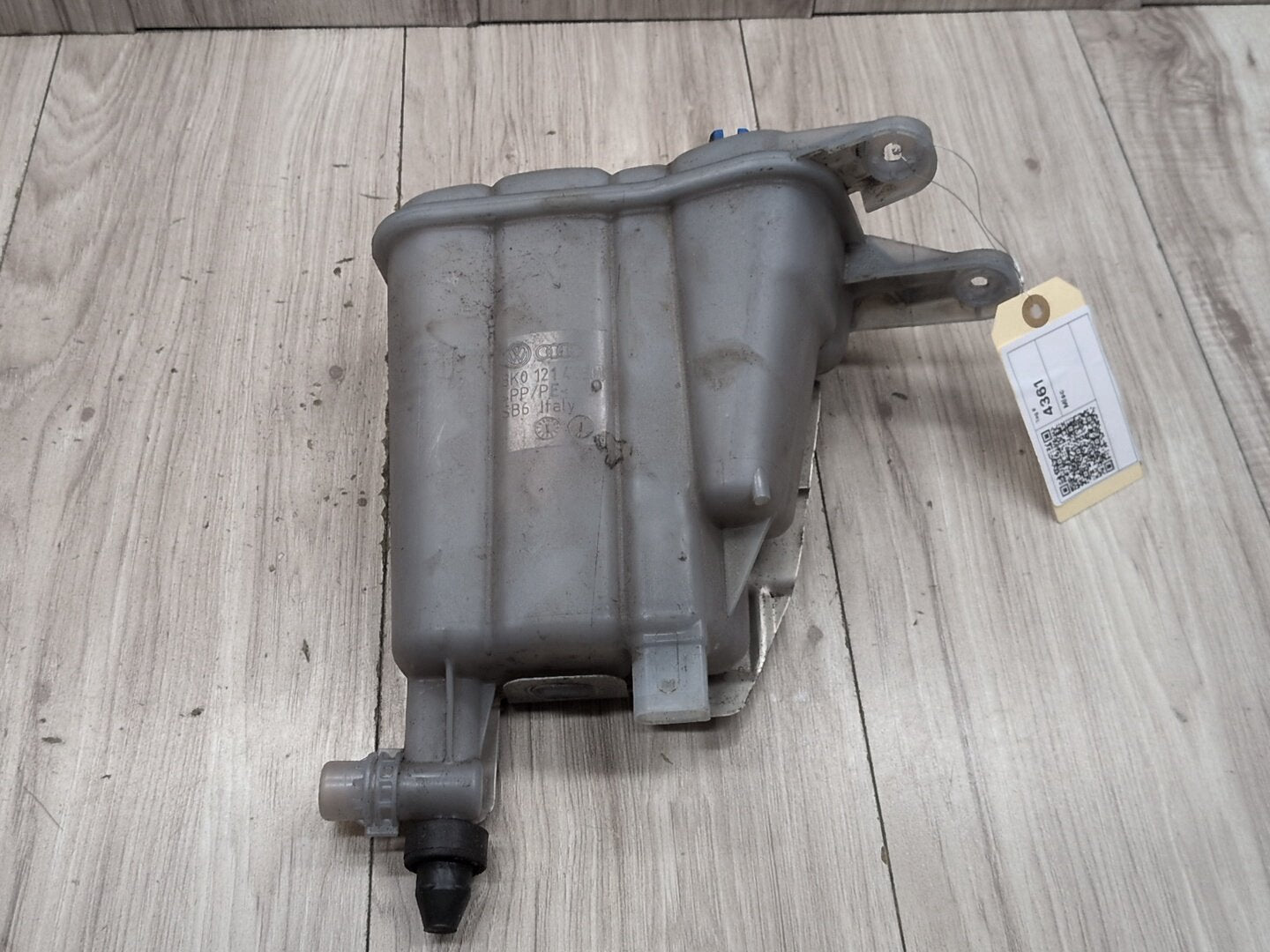 2008 - 2017 Audi S5 8T Coolant Expansion Tank Reservoir 8k0121405N