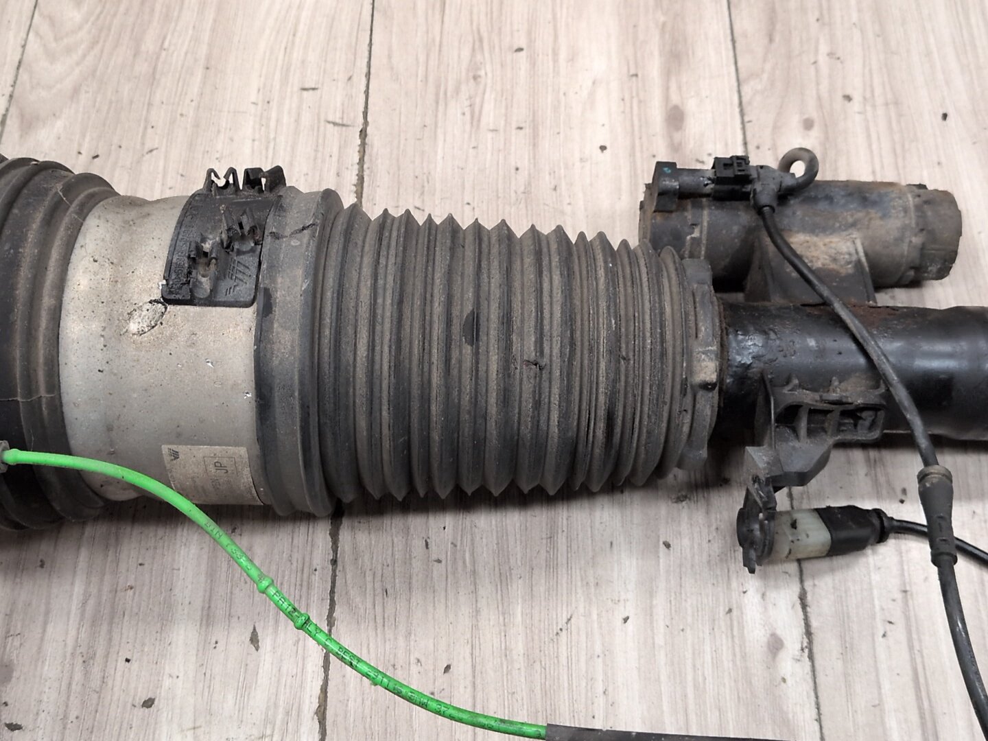 16-21 OEM BMW G12 750 AWD Front Left Driver Air Suspension Strut Shock