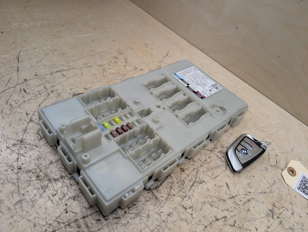 2016-2019 BMW 740i G12 Bdc Body Domain Fem Control Module w/ Key 6830820 OEM