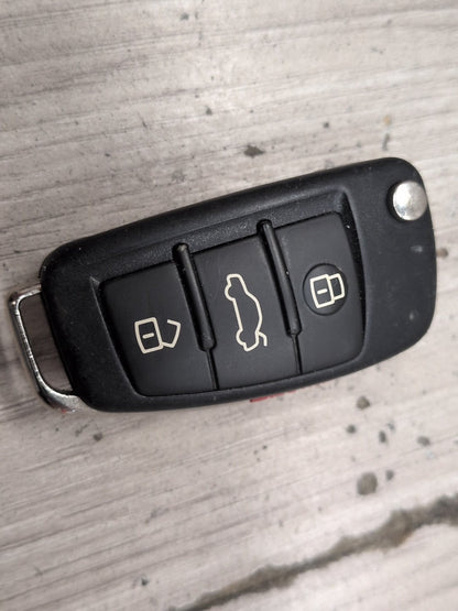2016 Audi Q3 8U - DME Computer module w/ Key Fob And Mechanism PN: 8U0907115L