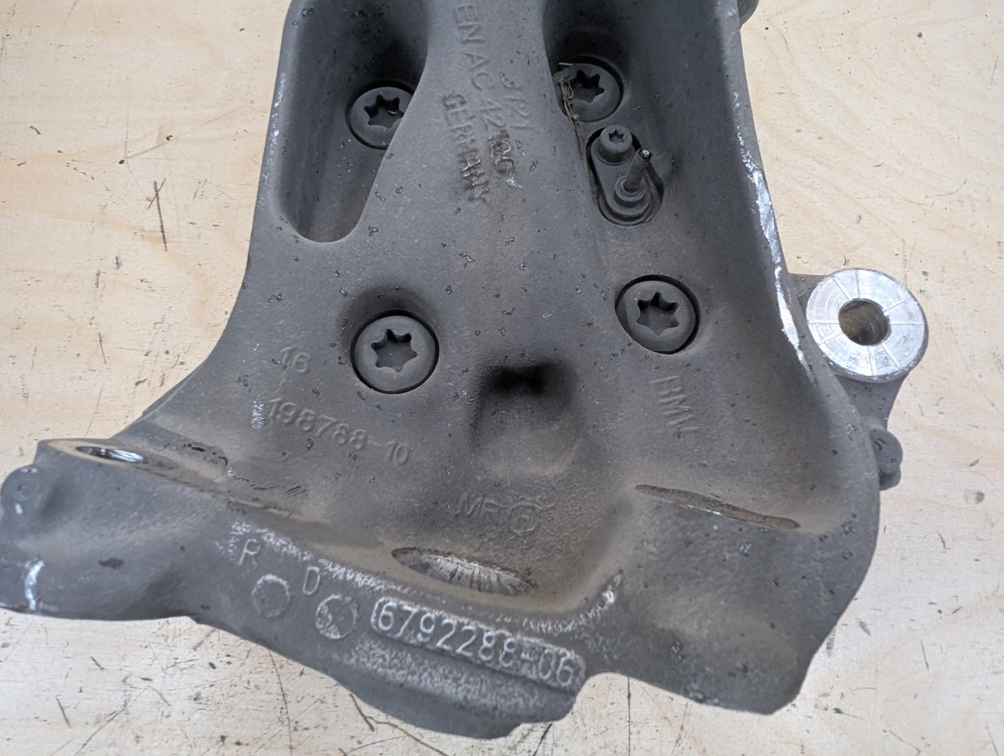 12-18 OEM BMW F30 F31 Sedan RWD Front Right Hub Knuckle Wheel Bearing Carrier