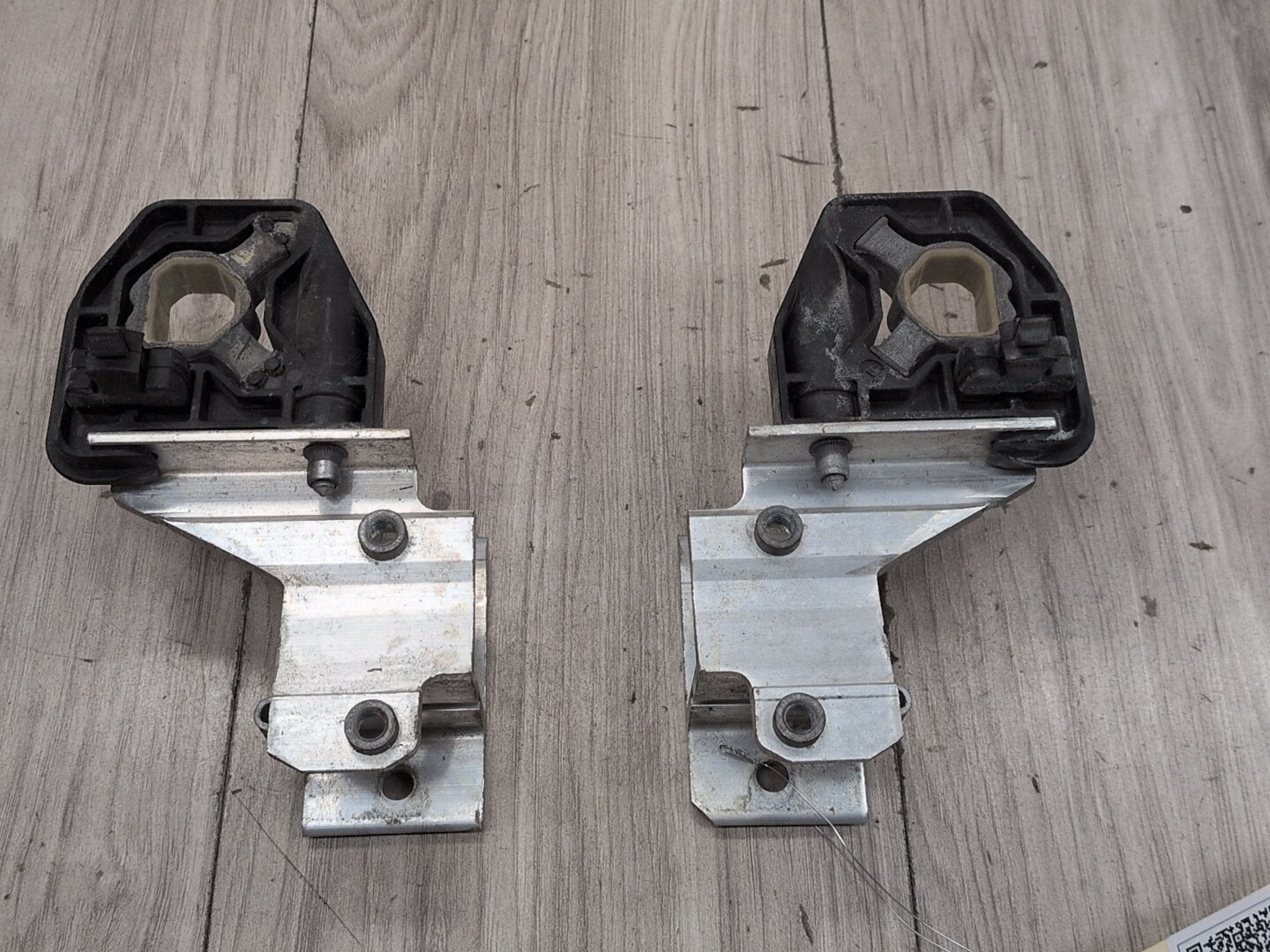 2014 - 2020 BMW 440i F36 Cooling Radiator Brackets SET 8620732 B58B30M0