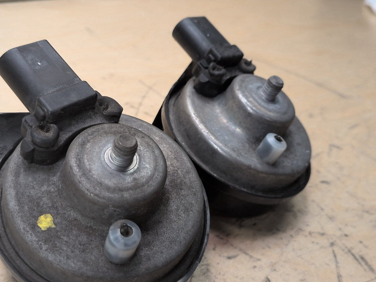2019-2026 BMW X5 G05 Alarm Horns SET 7442770 OEM