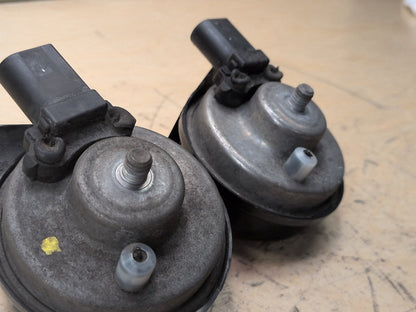 2019-2026 BMW X5 G05 Alarm Horns SET 7442770 OEM