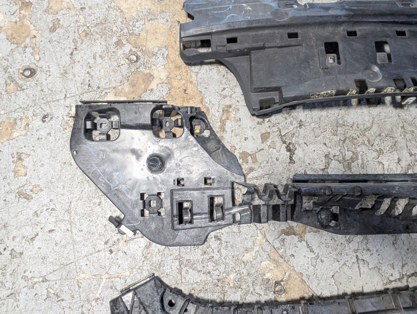 2017-2023 BMW 530i G30 Rear Left Right Center Bumper Support Brackets SET 7387296