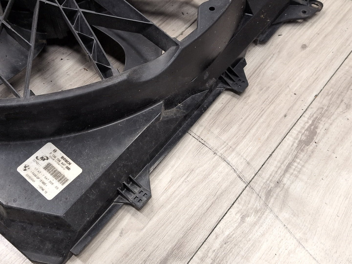 2008-2013 BMW 128i E82 Radiator Fan Shroud Housing w/ Motor 7561713