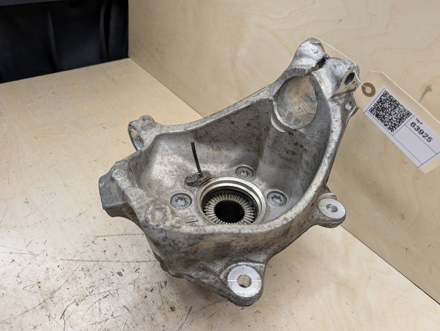 2018-2024 BMW X3 G01 Front Right Passenger Spindle Knuckle w/ Bearing 6882596