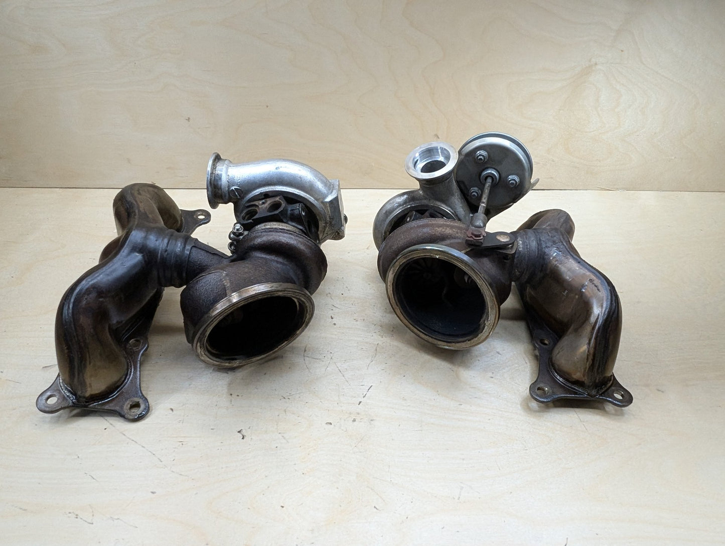 2007-2013 BMW E93 335i N54B30A Engine Motor Turbo Charger w/ Manifold SET 7331333