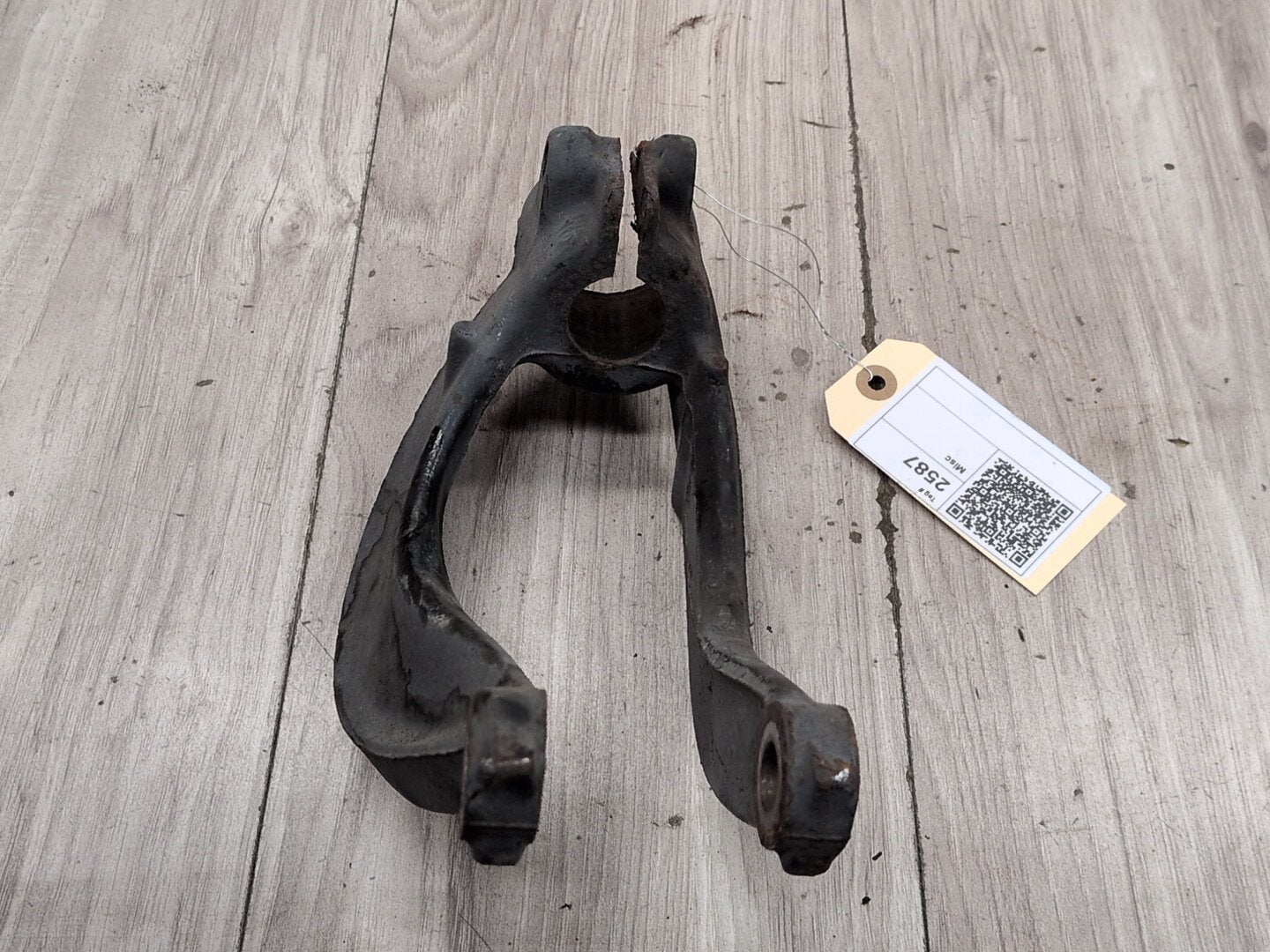 2015 - 2019 BMW X6 F86 Front Left Driver Spring Strut Shock Absorber Bracket 6851591 S63B44T2