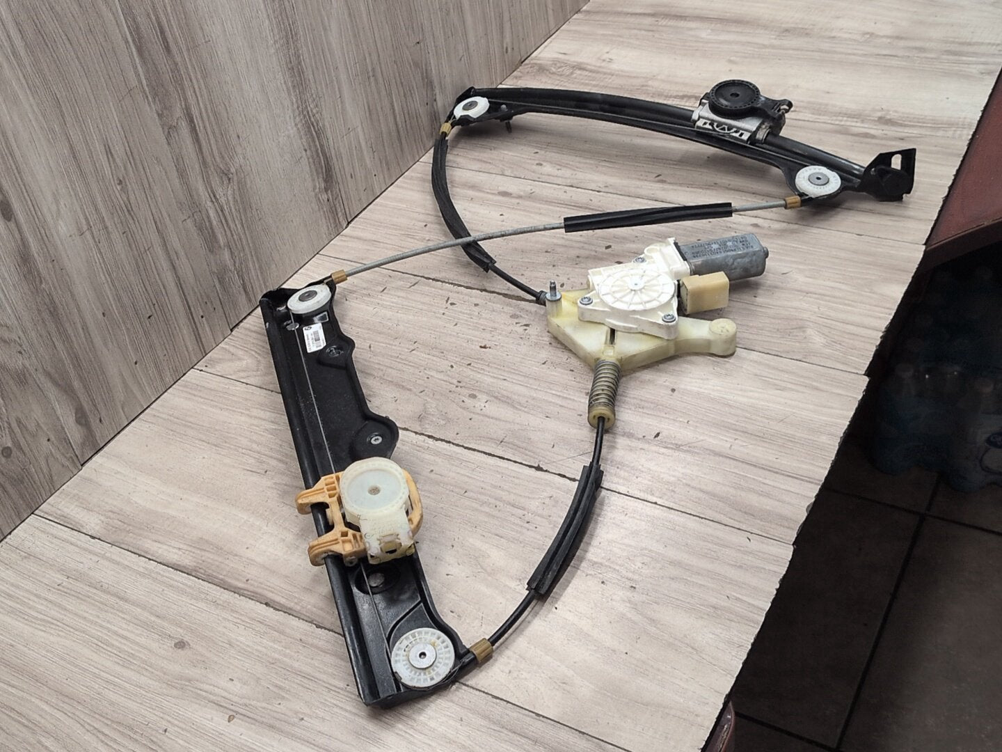 2012-2018 BMW M6 F06 Front Left Driver Door Window Glass Regulator w/ Motor 7275397