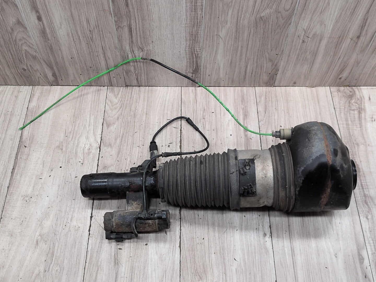 16-21 OEM BMW G12 750 AWD Front Left Driver Air Suspension Strut Shock