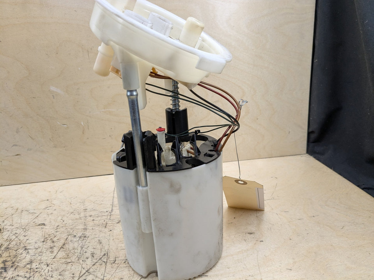 2008-2013 BMW 135i E88 EKP Fuel Pump Module 6765717 OEM