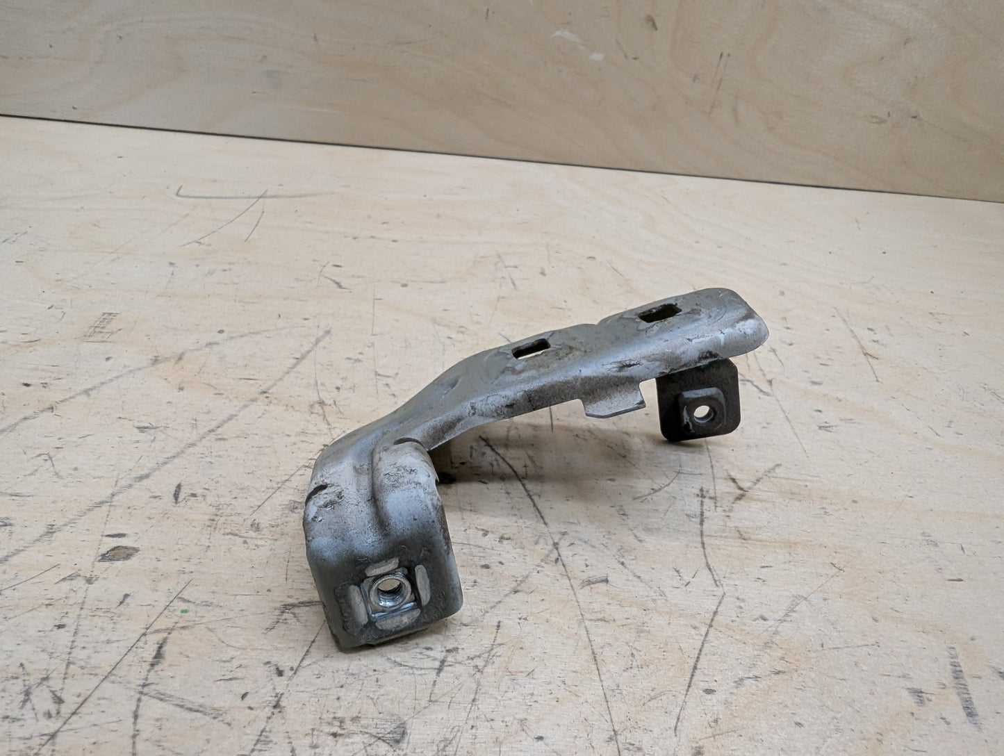 15-20 OEM BMW F80 F82 F83 M3 M4 Left Driver Fender Bracket Mount Carrier SET