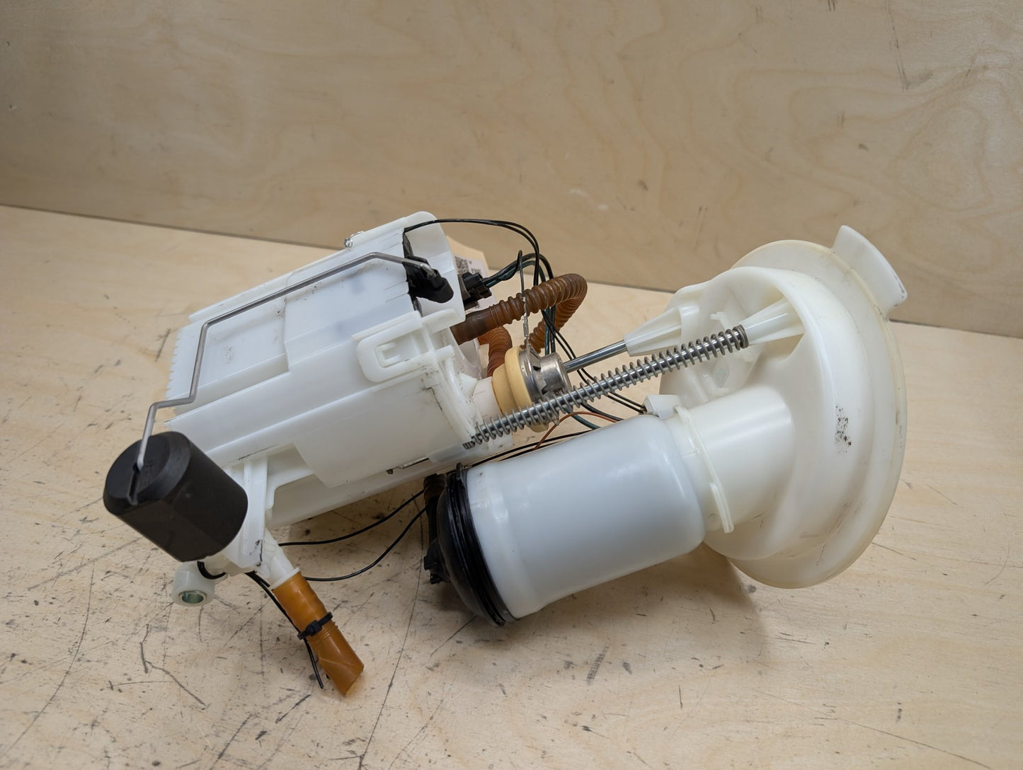 2012-2018 BMW 320i F30 Fuel Gas Tank Sending Unit Assembly 7243975