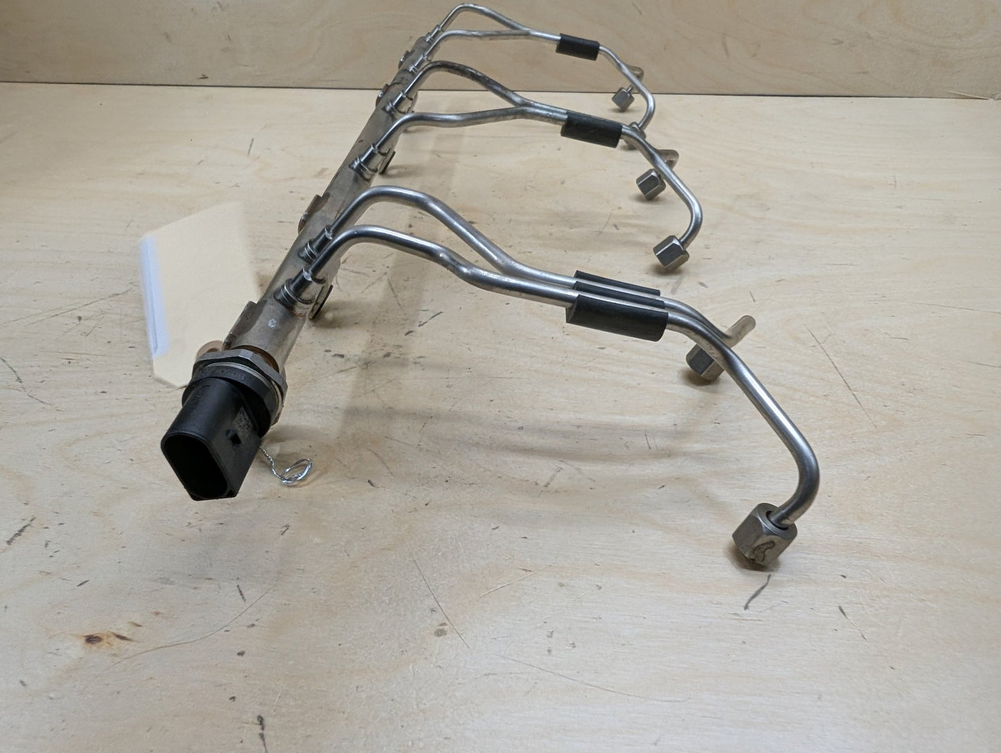 2015-2019 BMW F16 X6 N55B30M0 Engine Motor Fuel Injector Rail Line 7649710