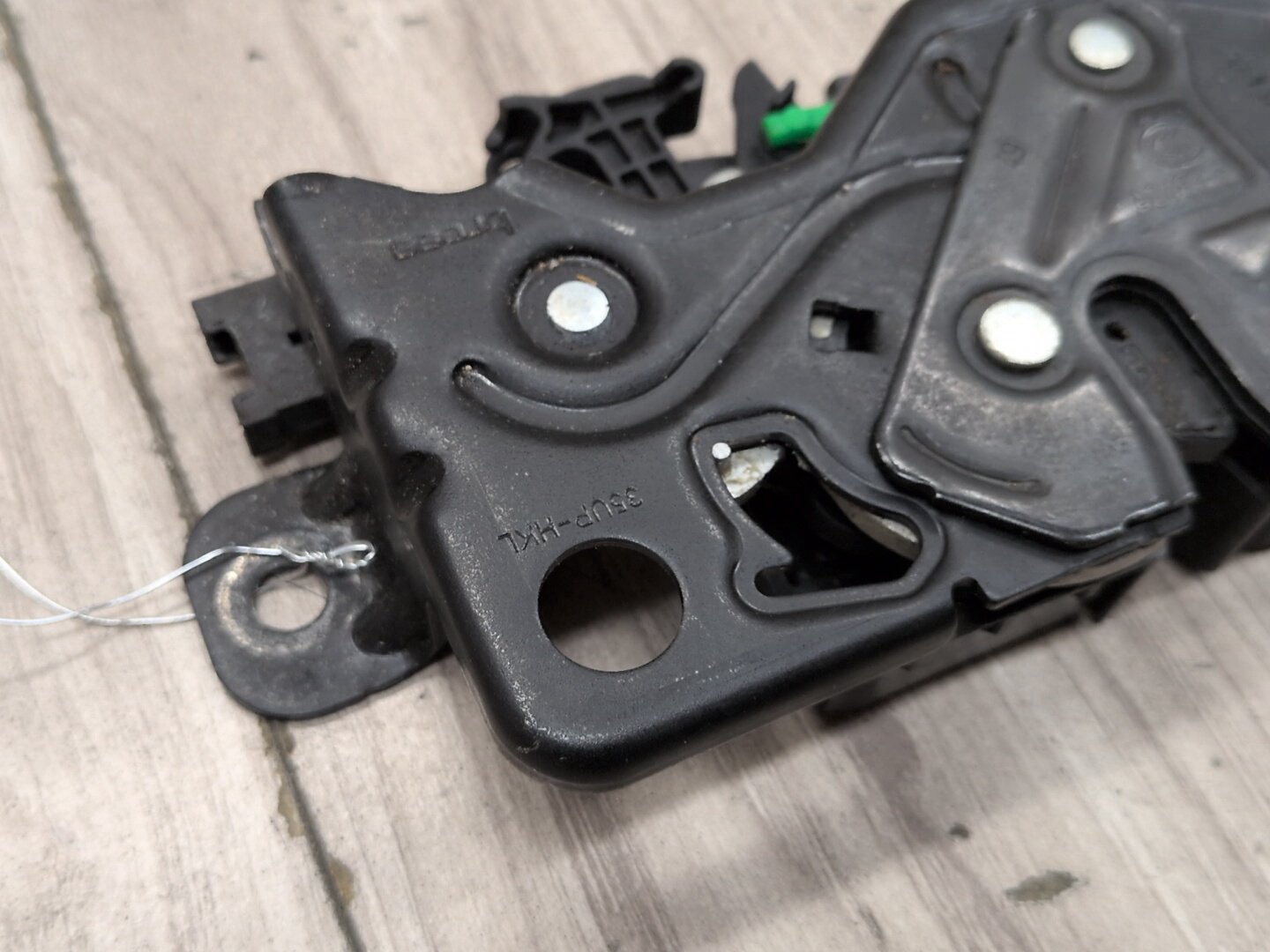 2018-2024 BMW X3 G01 Lower Liftgate Tailgate Lock Latch Actuator 7357112