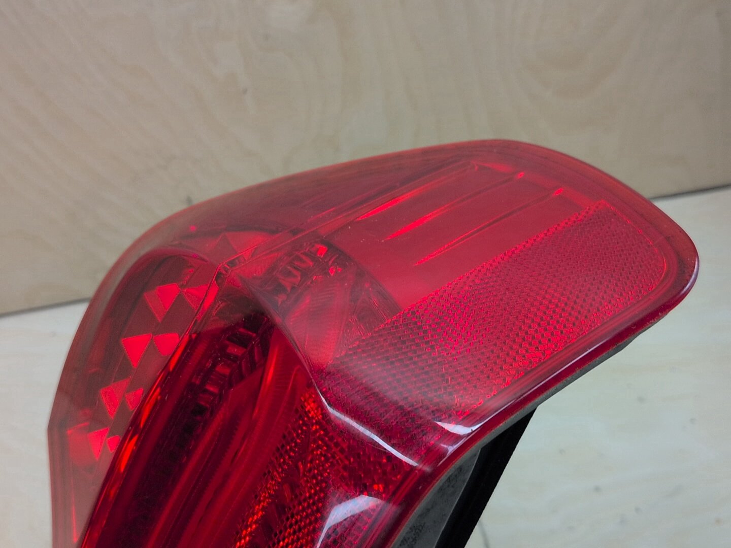 09-11 OEM BMW E90 328 335 M3 LCI Rear Right Passenger Side Outer Tail Light