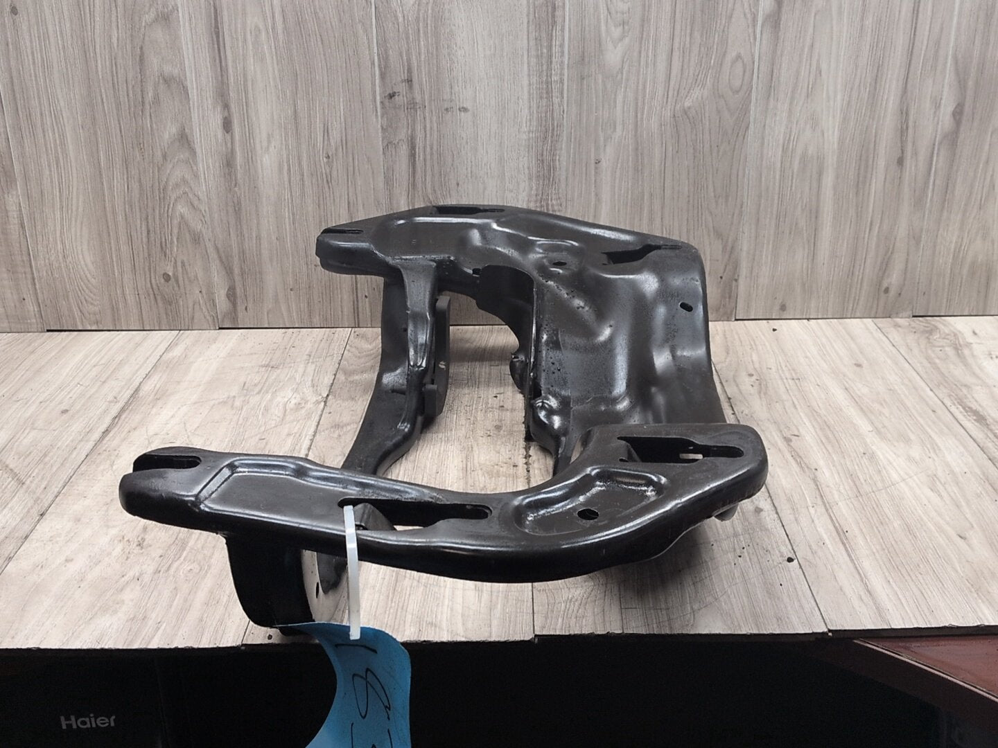 2014 - 2018 BMW X5 F85 Transmission Mount Bracket 6954188 S63B44T2