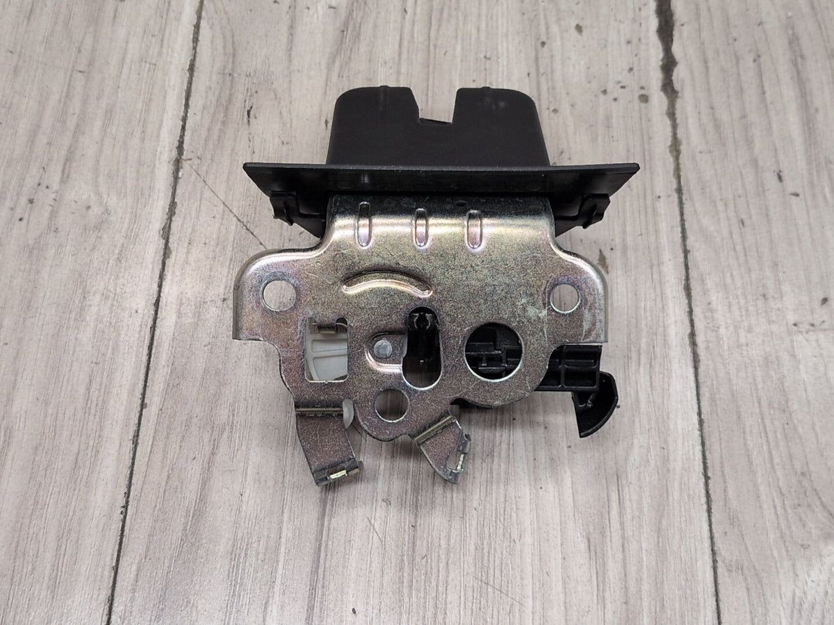 2015-2018 Audi Q3 8U Lower Liftgate Tailgate Lock Latch Actuator 8R0827505 OEM
