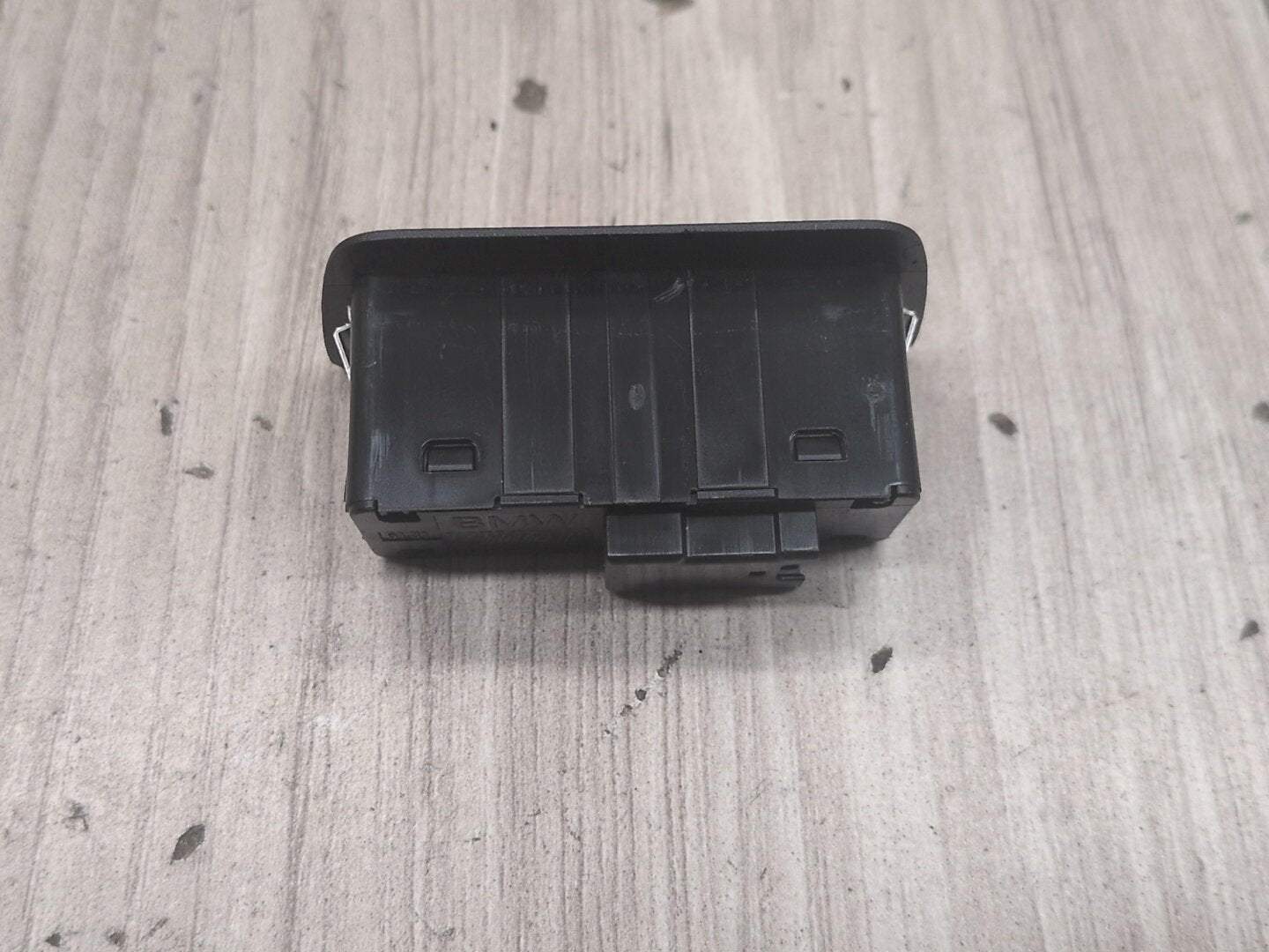 OEM BMW F02 F10 F15 F48 F90 G01 G20 G30 G80 X3 Rear Trunk Lid Center Lock Switch