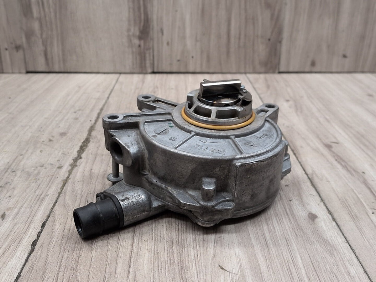2017-2023 BMW G30 M550i N63B44O2 Engine Motor Vacuum Pump 8634120