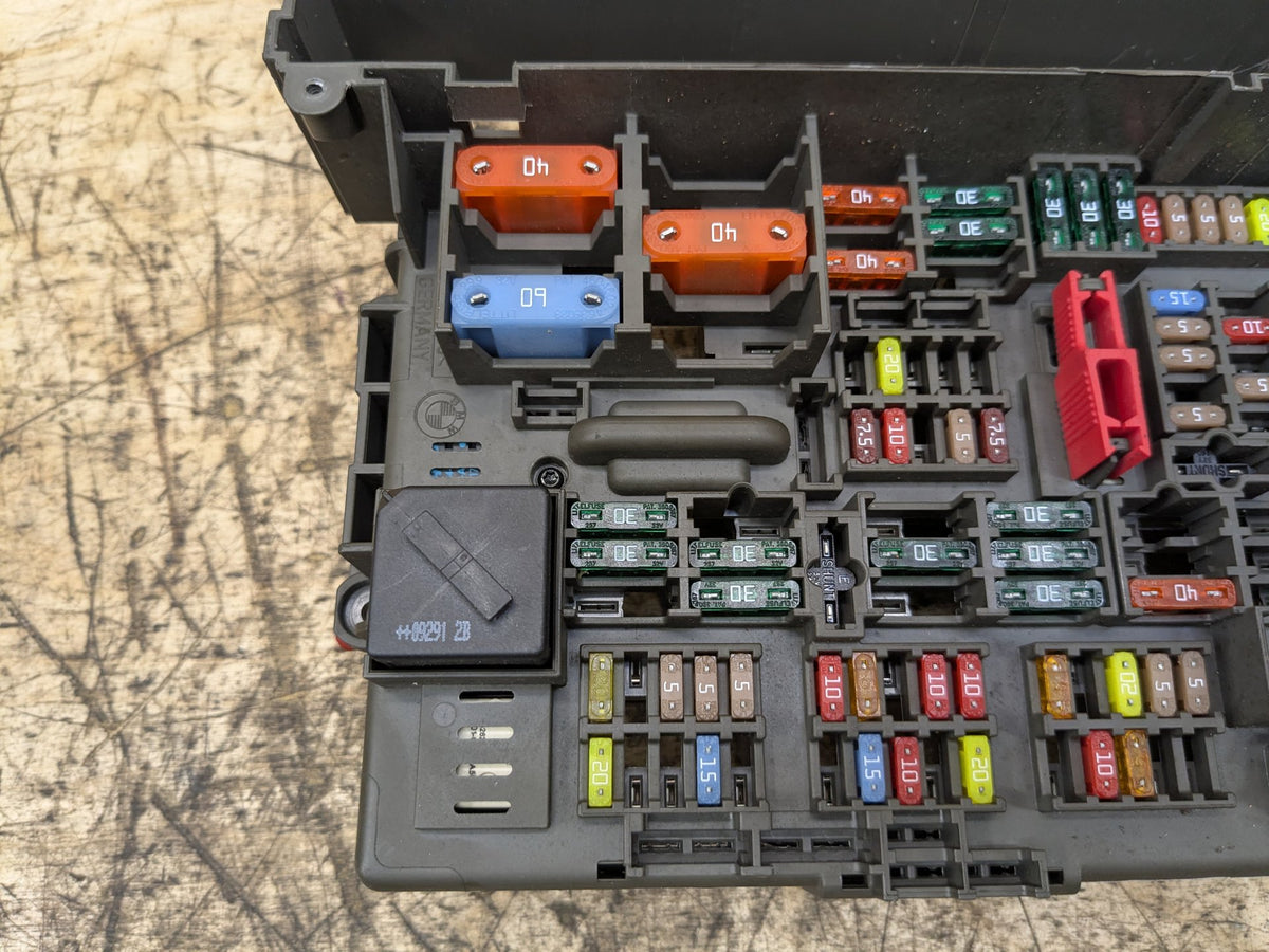 2008-2013 BMW 135i E88 Front Power Distribution Fuse Box 9119444 OEM