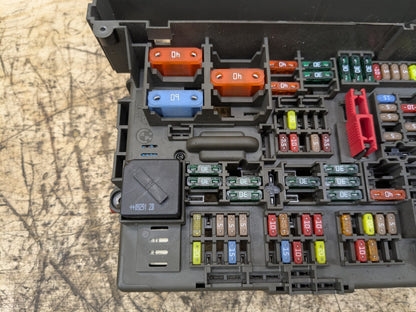 2008-2013 BMW 135i E88 Front Power Distribution Fuse Box 9119444 OEM