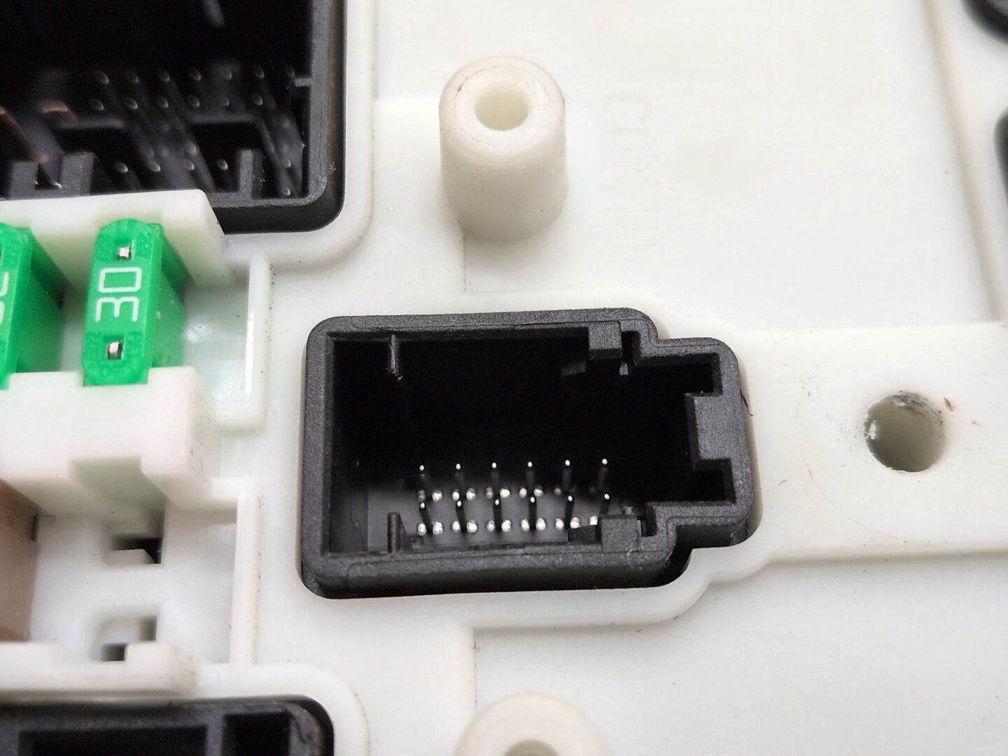 2015 - 2019 BMW X6 F86 Bdc Body Domain Fem Control Module w/ Key 6821976 S63B44T2