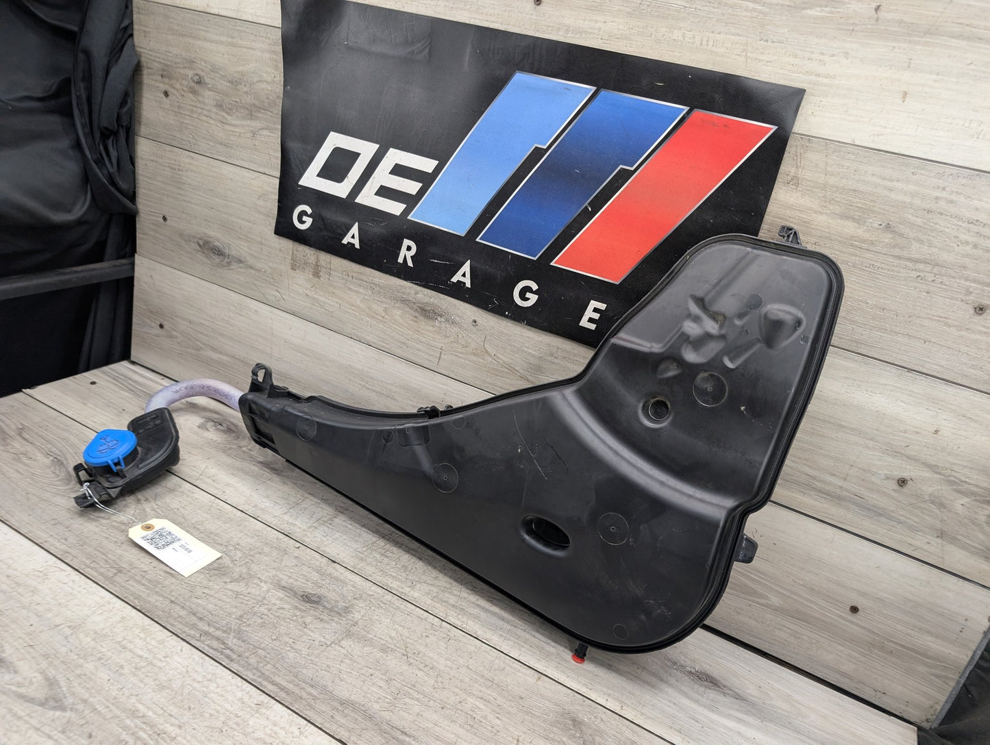 2019-2026 BMW X5 G05 Windshield Reservoir Tank Assembly 7499828