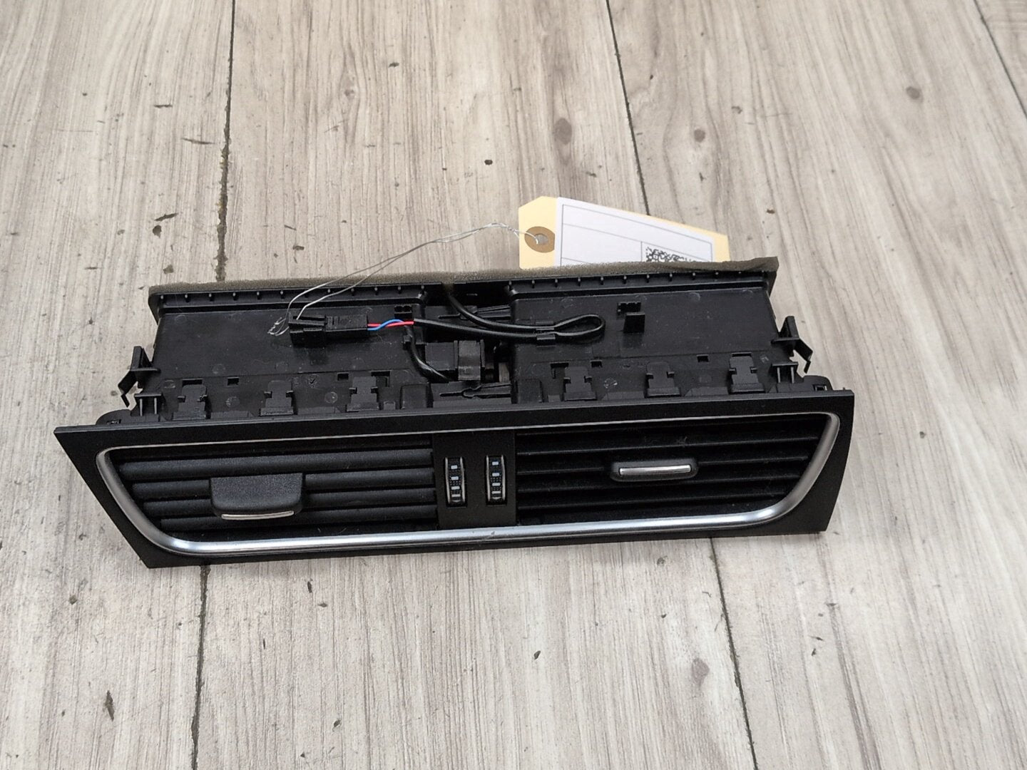 2008 - 2017 Audi S5 8T Dashboard Dash Board Middle Center Air Vent 8T1820951E