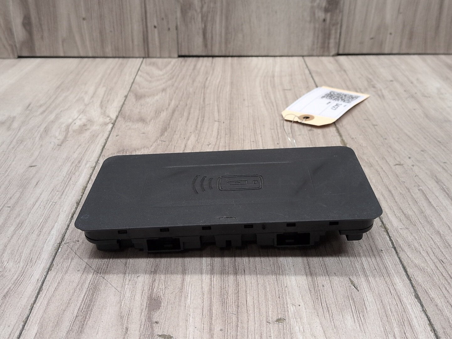 OEM BMW G05 G01 G20 G26 G80 M3 Center Console Storage Phone Car Wireless Charger