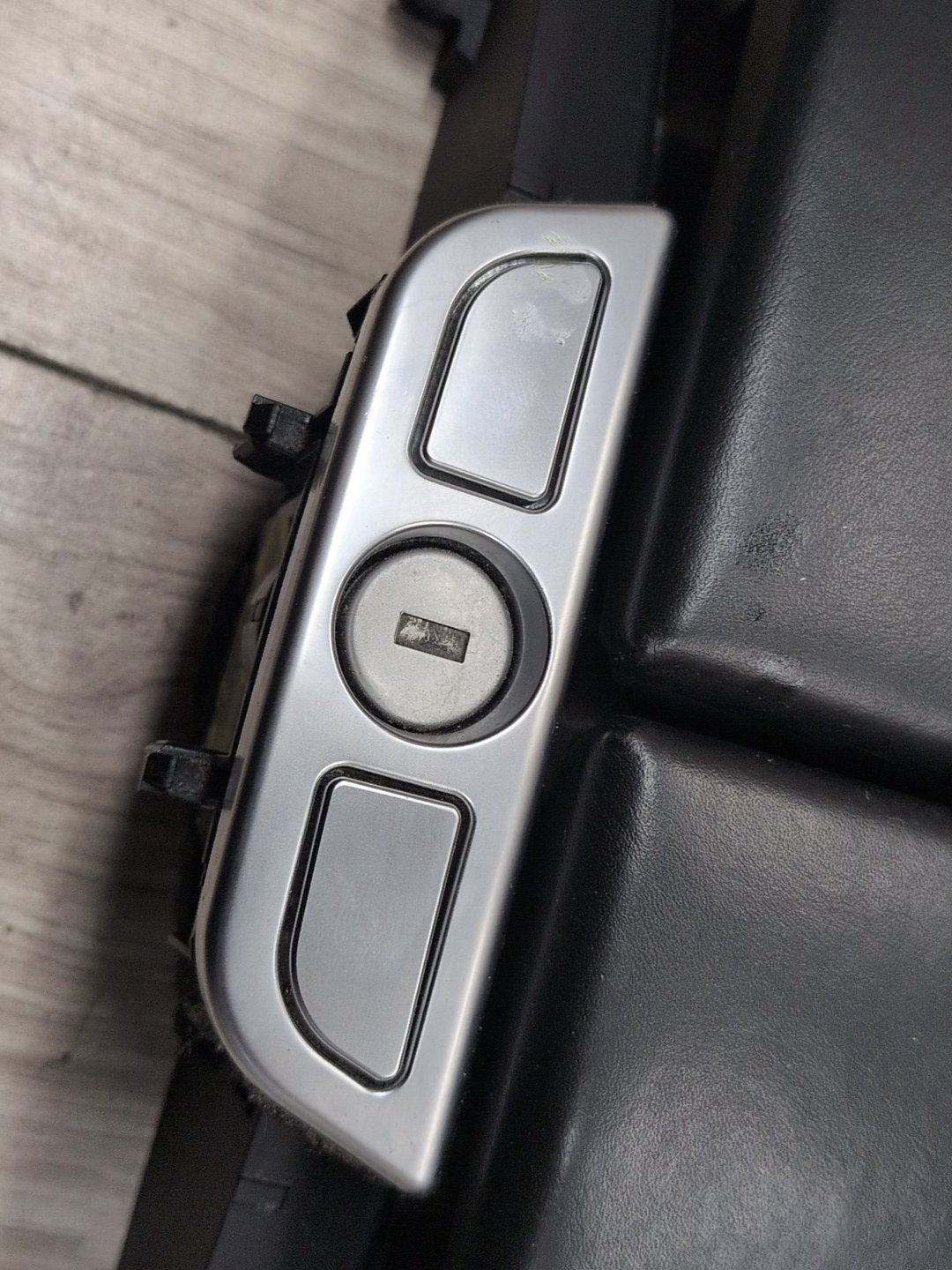 2012-2018 BMW M6 F06 Center Console Armrest Arm Rest 8055835