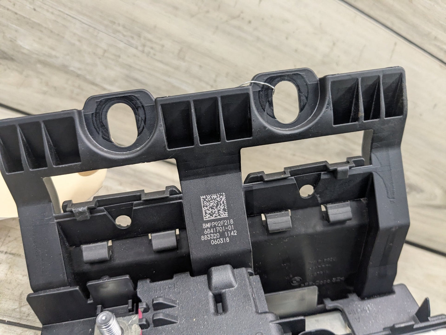 2018 - 2023 BMW X3 G01 Rear Battery B+ Terminal Junction Point Relay Fuse Box 6841701 B58B30M0