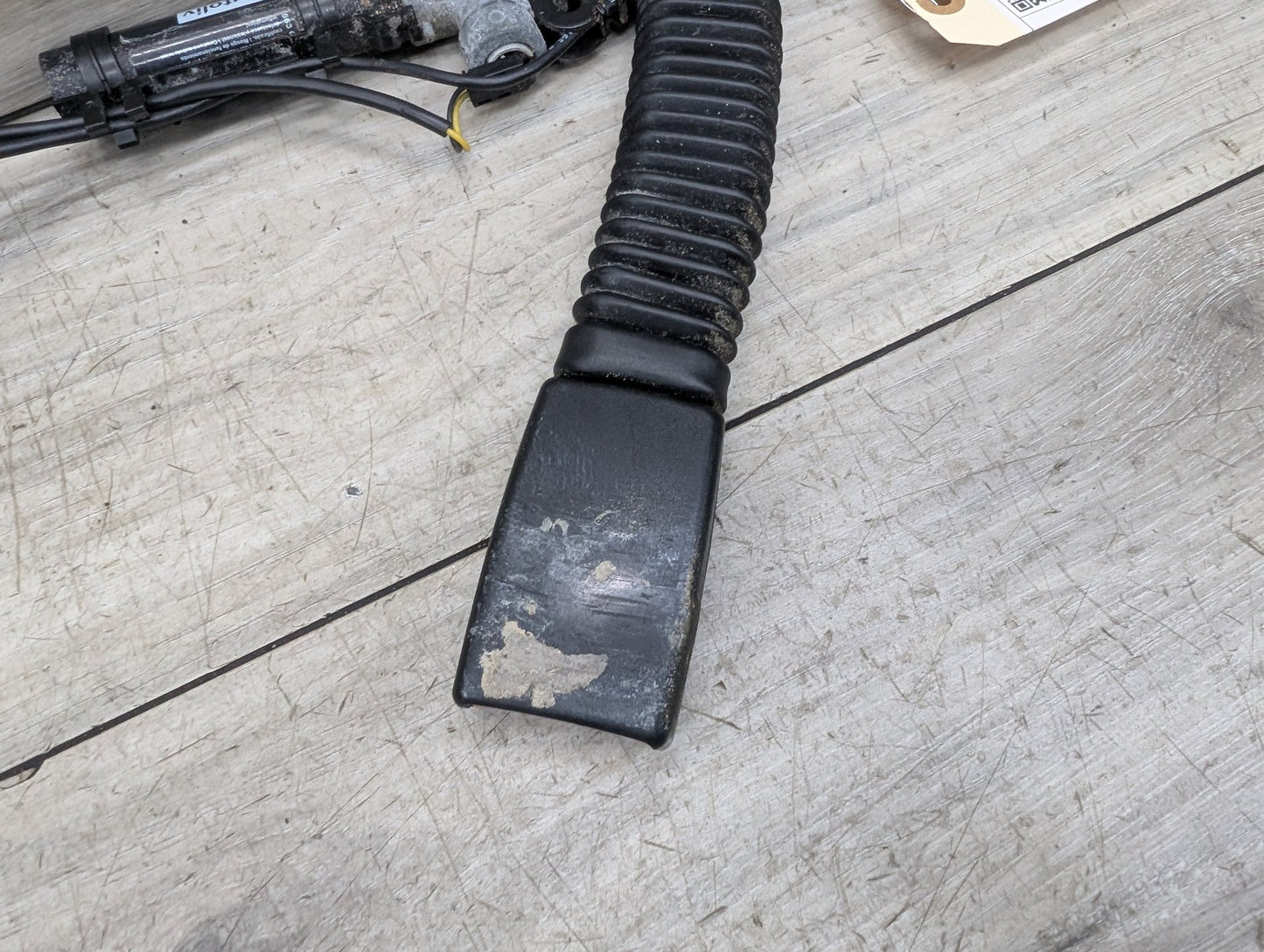 2007-2013 BMW 328i E93 Front Left Driver Seatbelt Seat Belt Buckle 9177771