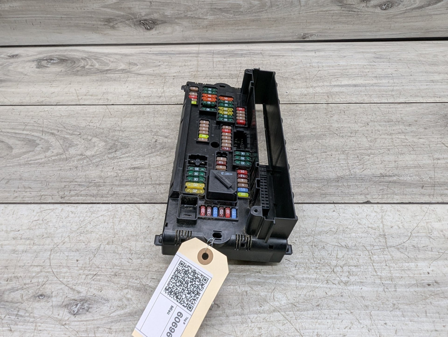 2011-2016 BMW 535i F10 Front Power Distribution Fuse Box 9210861
