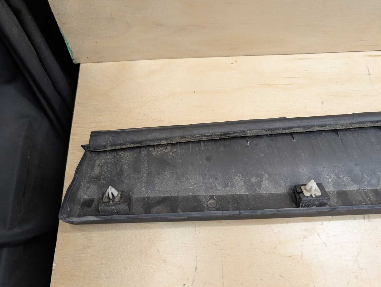 2011-2016 BMW X3 F25 Front Left Driver Exterior Door Trim Molding 7205779