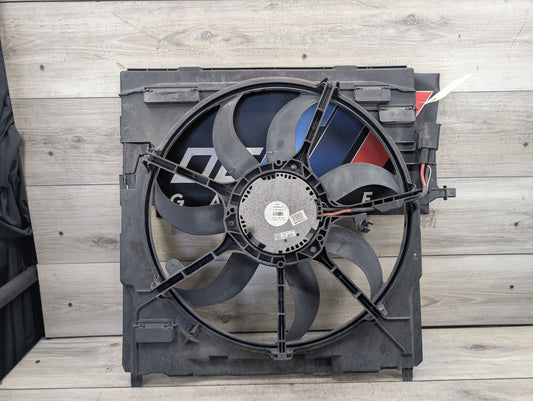 2007 - 2013 BMW X5 E70 Radiator Fan Shroud Housing w/ Motor 7533558 N62B48B
