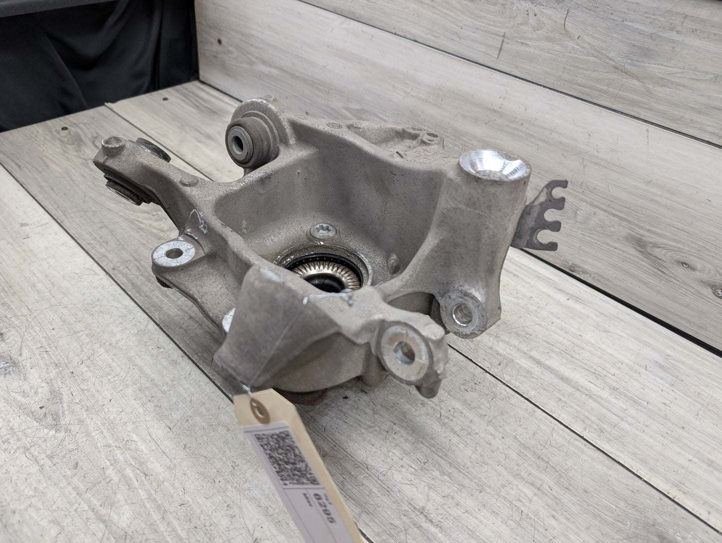 2017-2023 BMW M550i xDrive G30 Rear Left Driver Spindle Knuckle w/ Bearing 6866337