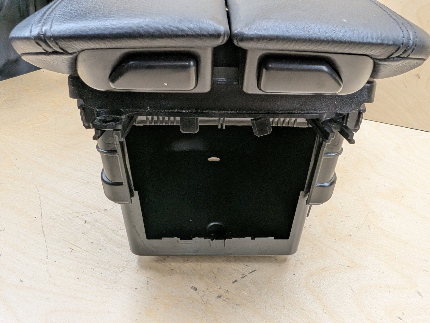 2015-2019 BMW X6 F16 Center Console Armrest Arm Rest 9251992