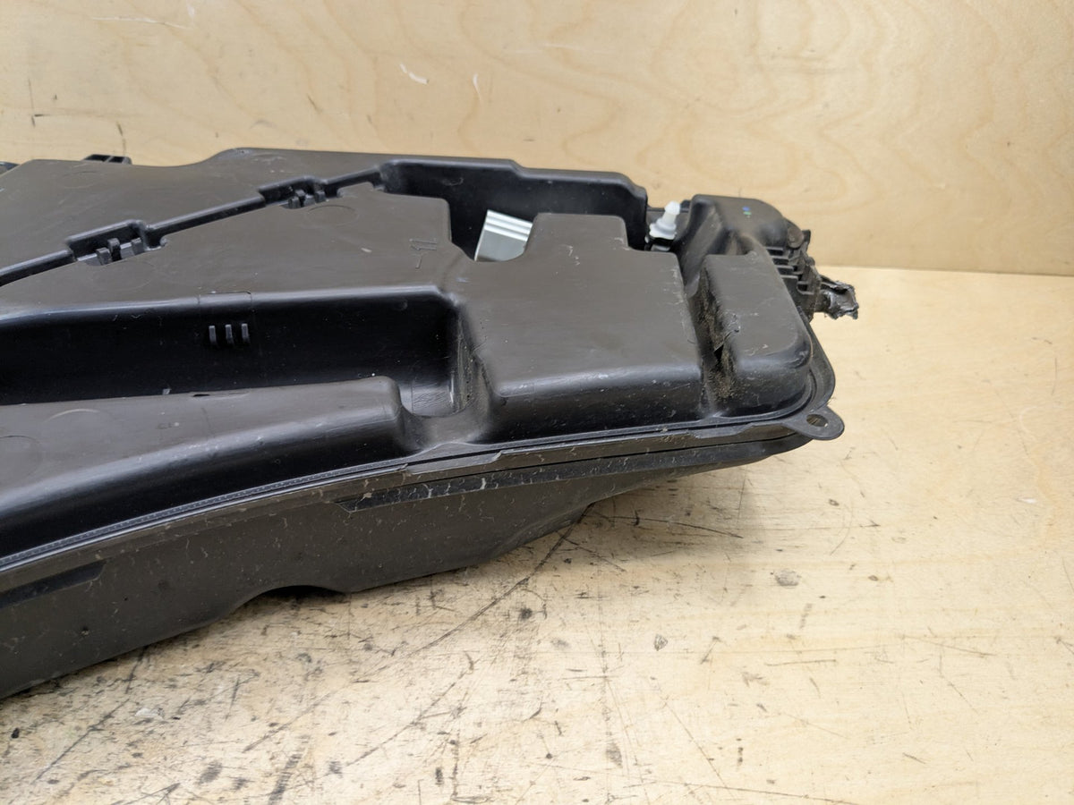 OEM BMW G12 G30 540 M550 750 M760 Windshield Wiper Washer Reservoir Tank Pump