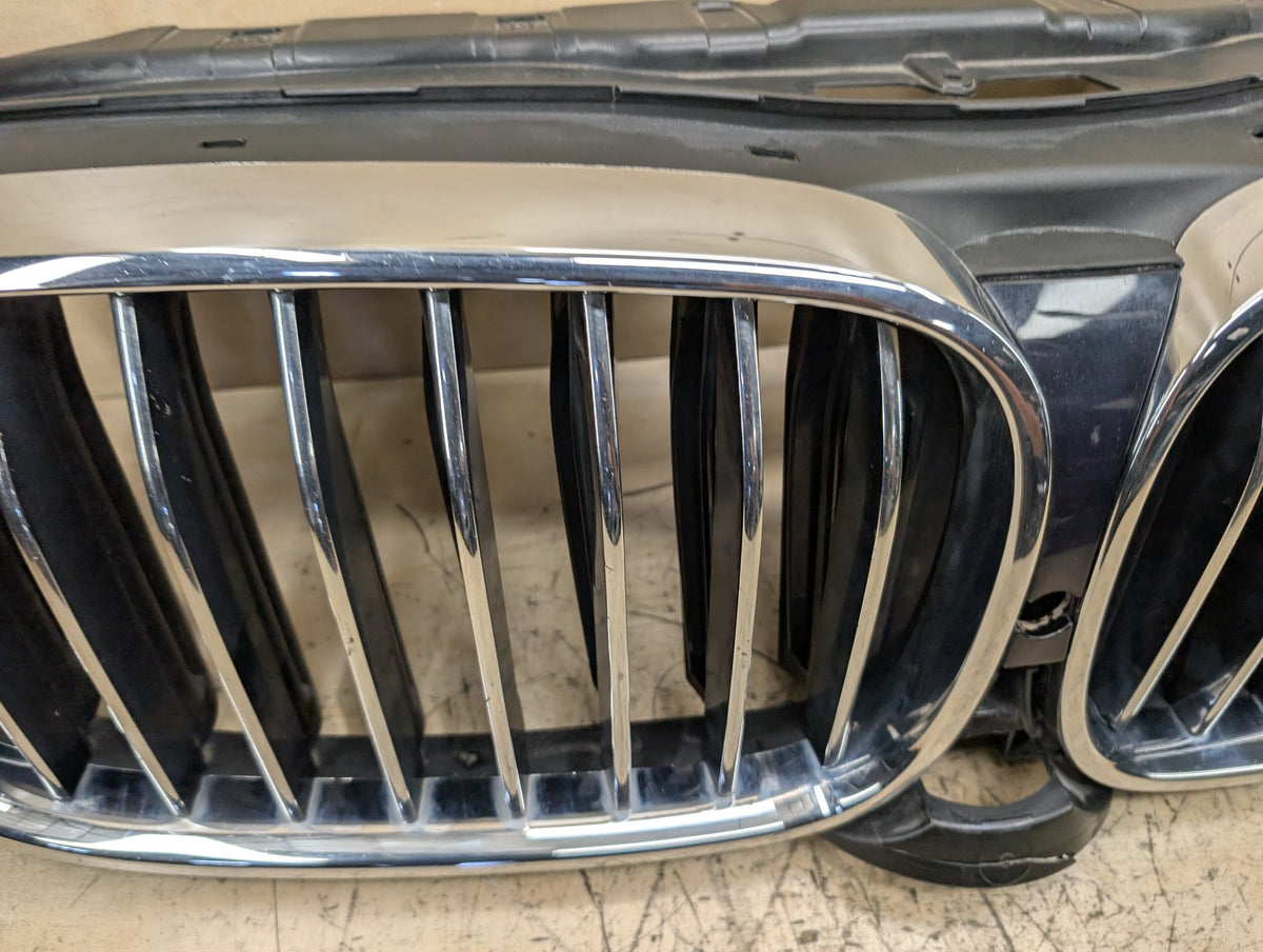 2016-2019 BMW 740i G12 Front Left Right Upper Bumper Cover Kidney Grilles SET 8091760 OEM