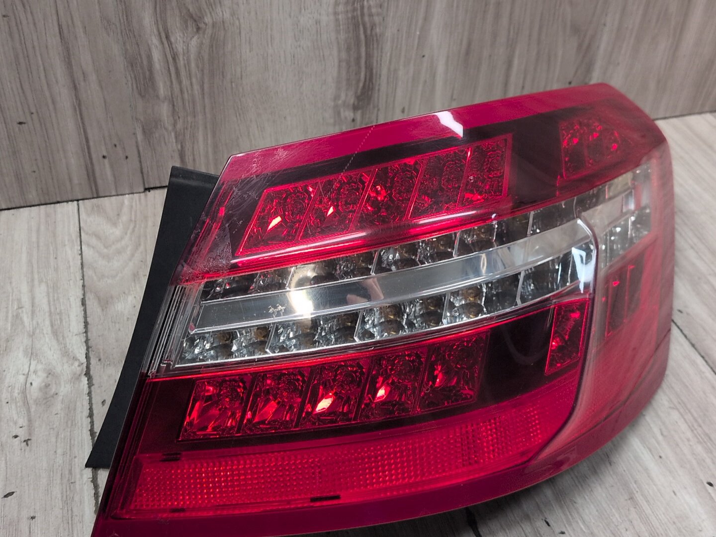 2009-2012 Mercedes-Benz E550 W212 Rear Right Passenger Outer Tail Light A2129060858 OEM