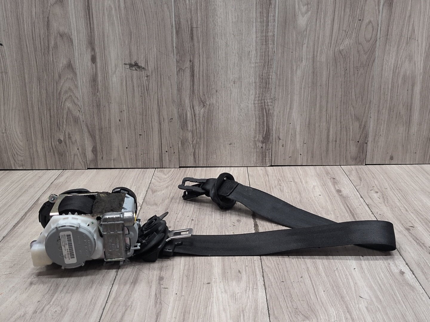 2015-2018 Audi Q3 8U Front Left Driver Seatbelt Seat Belt Retractor 8U0857706F