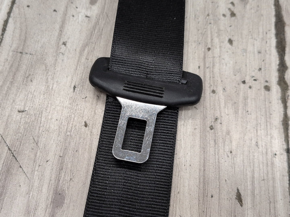 2015-2018 Audi Q3 8U Rear Left or Right Seatbelt Seat Belt Retractor 8U0857805A