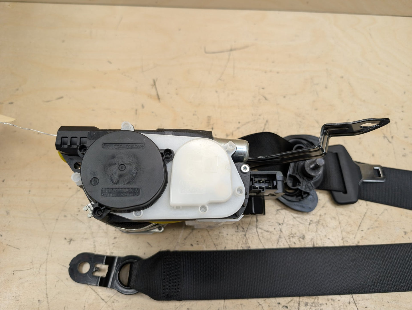 2018-2024 BMW X3 G01 Front Right Passenger Seatbelt Seat Belt Retractor 7469962