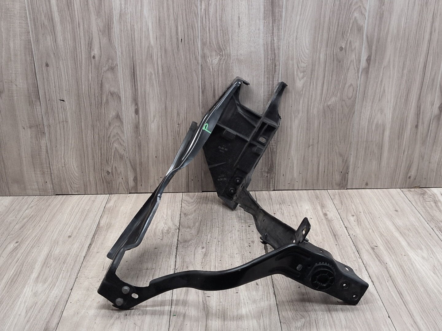 2009-2012 Mercedes-Benz E550 W212 Right Passenger Headlight Bracket 212620022