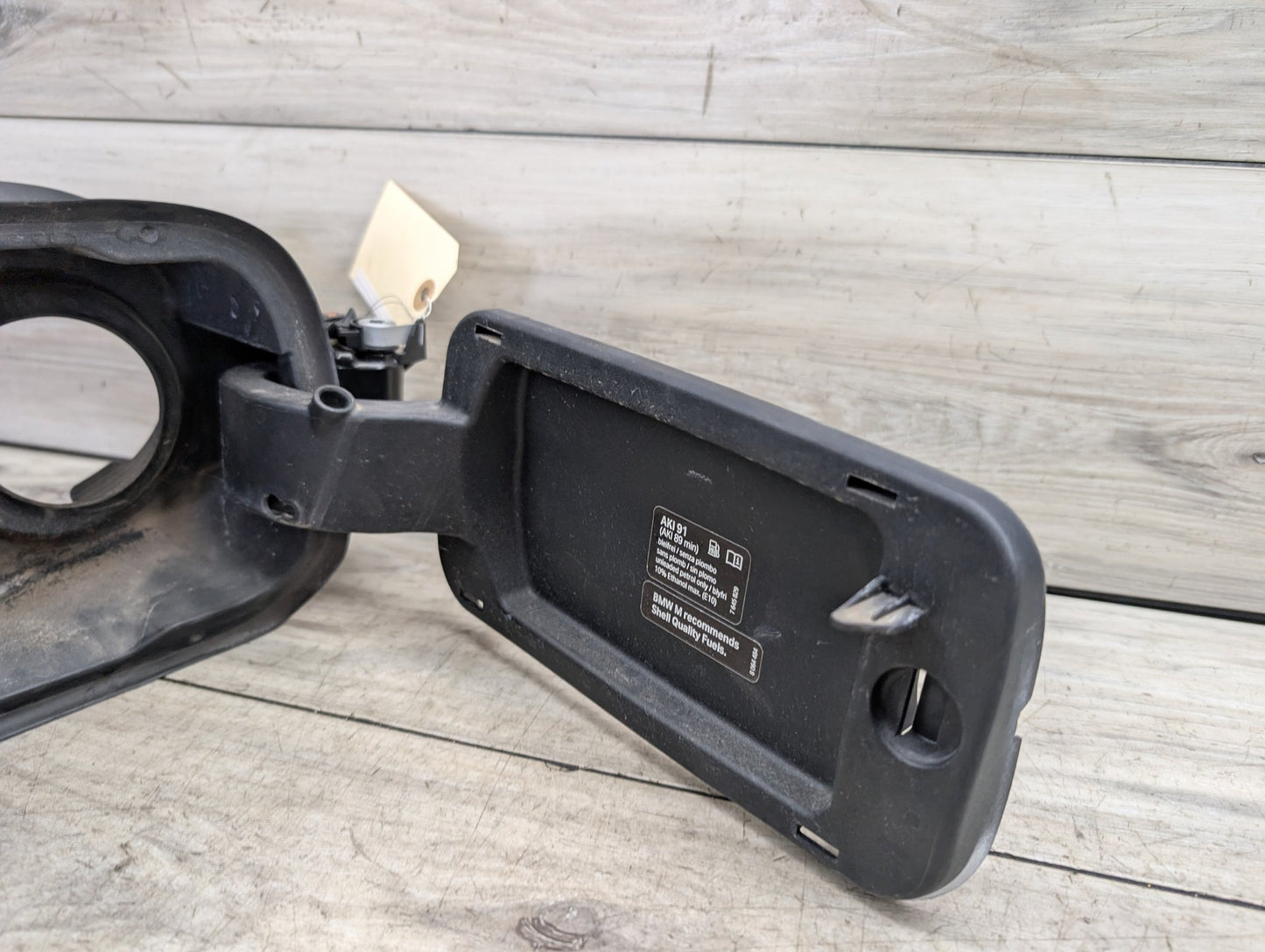 2017-2023 BMW M550i xDrive G30 Gas Cover Assembly 7387939