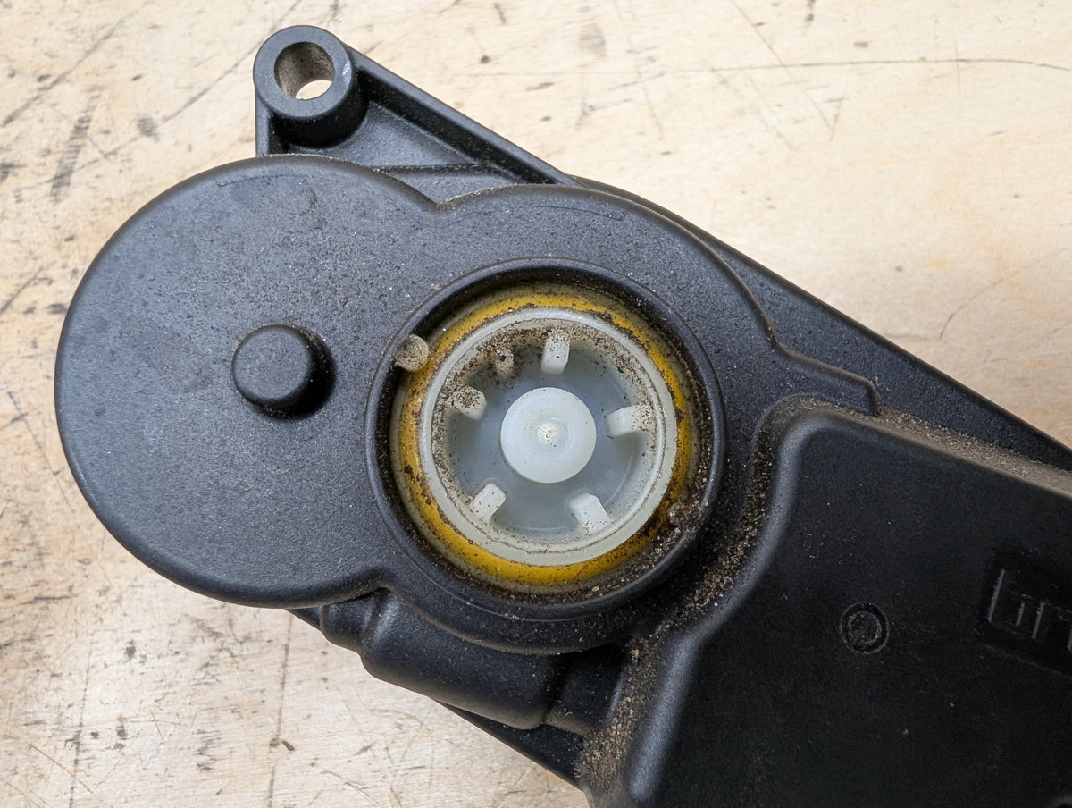 OEM BMW G30 530 540 M550 G12 740 750 M760 Upper Grille Air Flap Motor Actuator