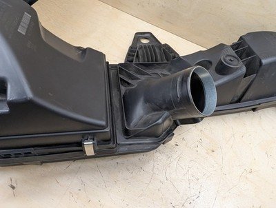 2012-2018 BMW F30 320i N20B20U0 Engine Air Filter Box Assembly 7597589