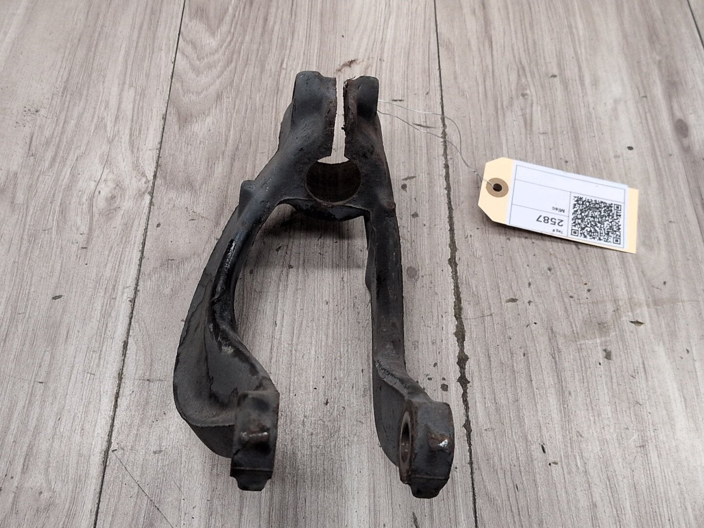 2015 - 2019 BMW X6 F86 Front Left Driver Spring Strut Shock Absorber Bracket 6851591 S63B44T2